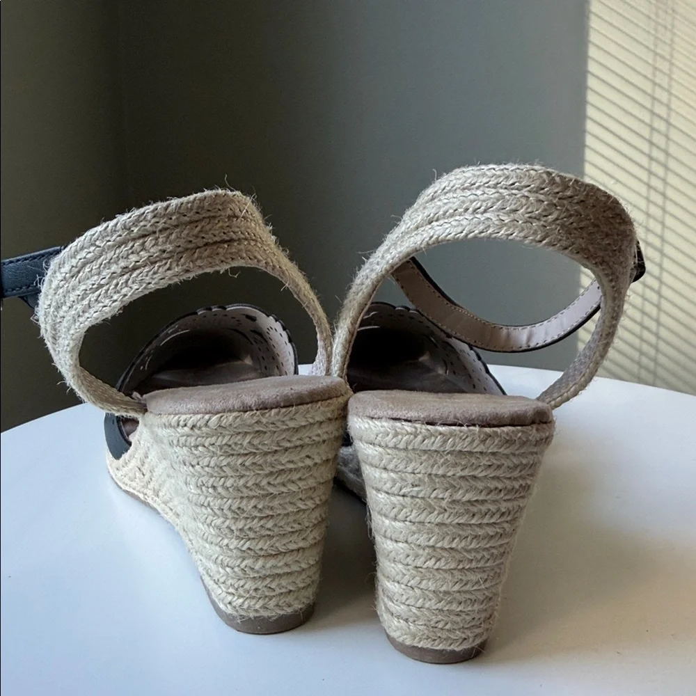 Rialto Espadrille Wedge Sandals floral laser cut adjustable ankle strap Like New